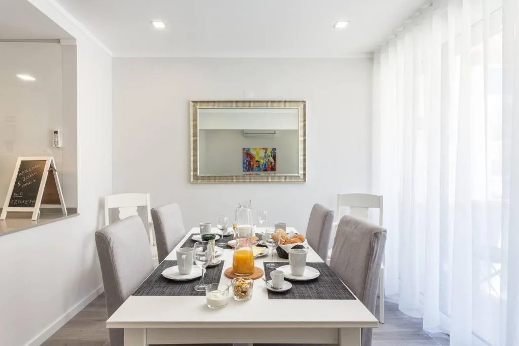 Luxury Beach Apartment — interior 17